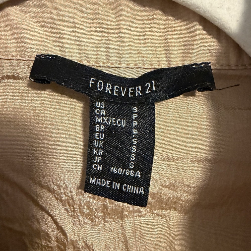 NWT Forever 21 Nylon Beige Jumpsuit. Size Small Light Weight - Picture 5 of 6